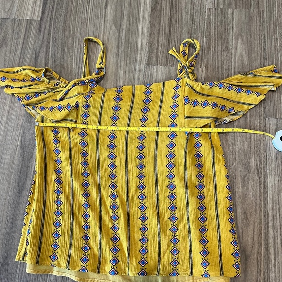 Fun Yellow Top - Picture 2 of 6